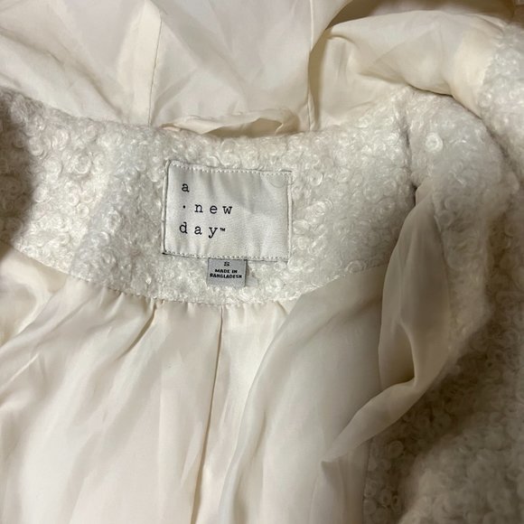 White Sherpa Coat - Picture 7 of 8